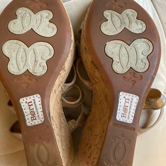 Born leather gold sandals size wedge  8/39 EUC - Picture 3 of 4